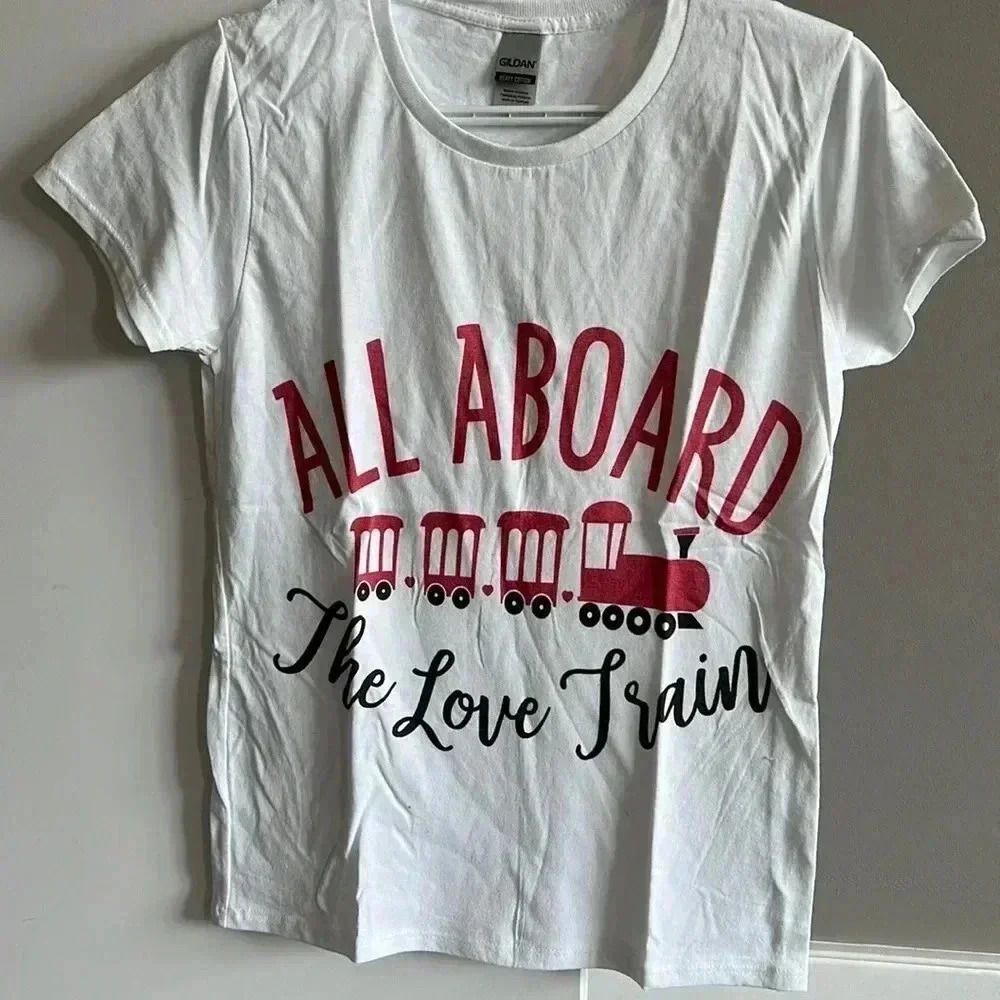NWT  Tshirt
